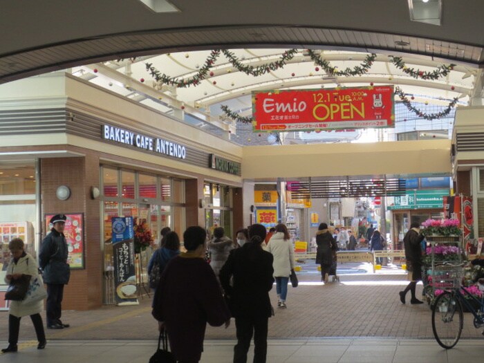 エミオ富士見台(ショッピングセンター/アウトレットモール)まで90m ﾘﾌｭ-ｼﾞｭ･ｴﾌ･ﾊﾞｲｵﾀﾜ-