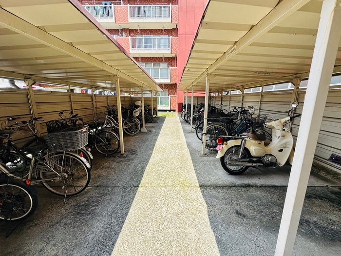 駐輪場 カ－サ東山