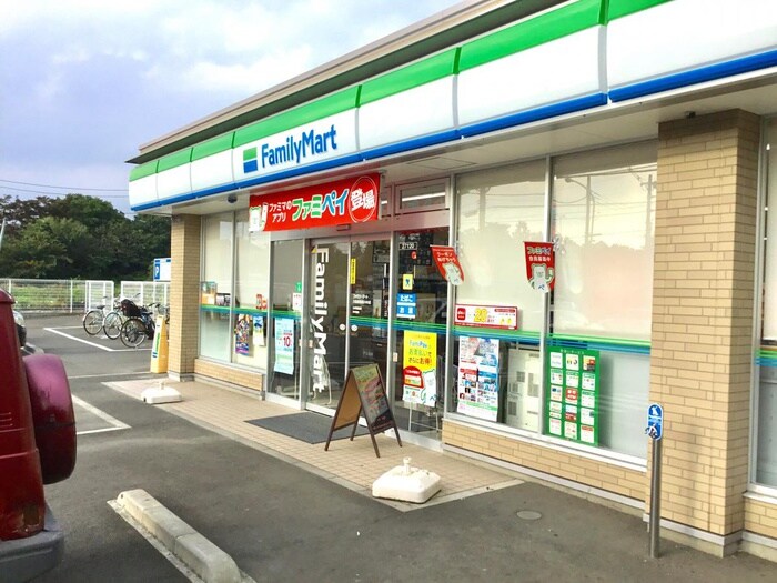 ファミリーマート(コンビニ)まで160m アクシスコート大和