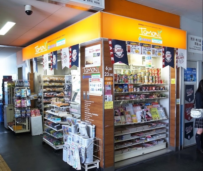 ファミリーマート　トモニー上石神井駅前店(コンビニ)まで150m 明光上石神井