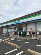 ファミリーマート桶川上日出谷店(コンビニ)まで80m 桶川市上日出谷南戸建B