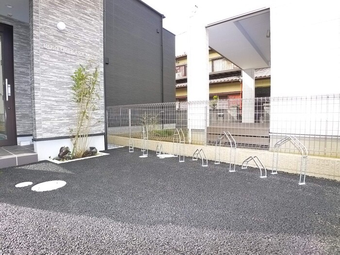 駐輪場 casa del KARATACHI