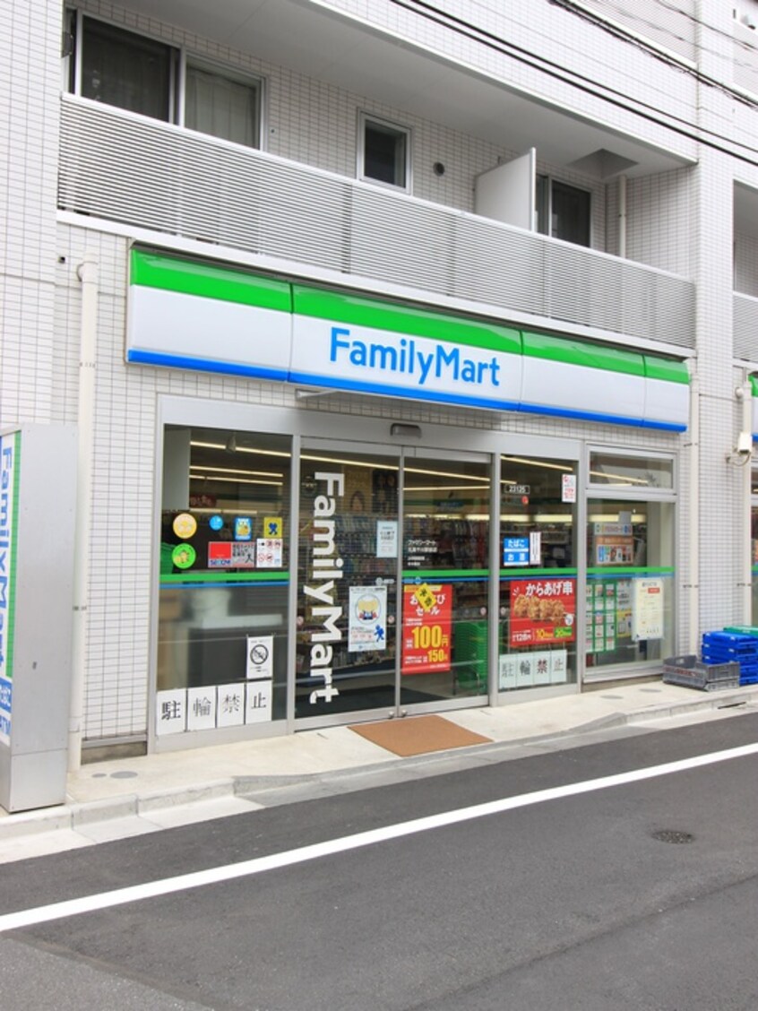 ファミリーマート 丸萬千川駅前店(コンビニ)まで110m casa K-RYU