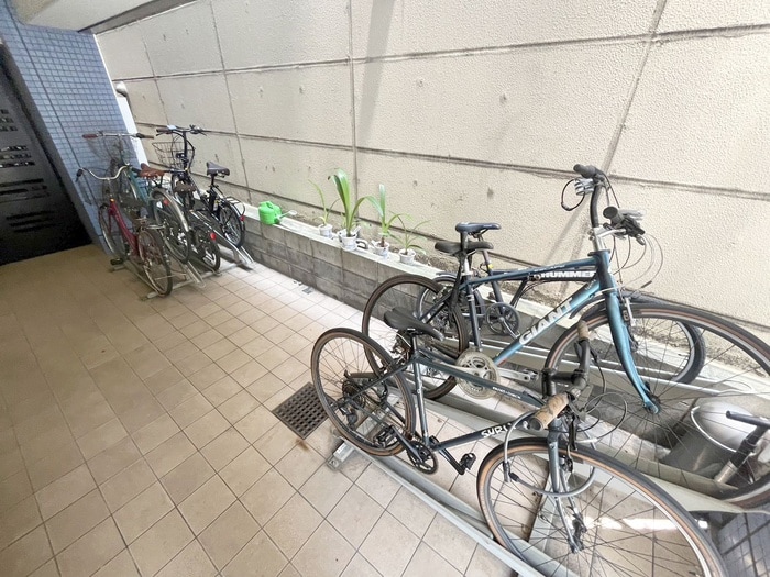 駐輪場 ISOビル