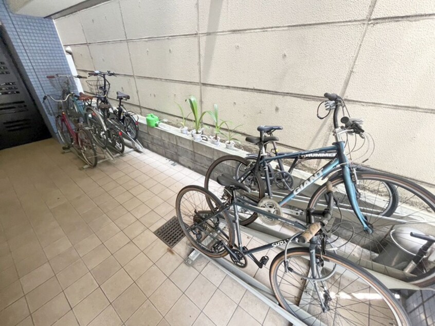 駐輪場 ISOビル