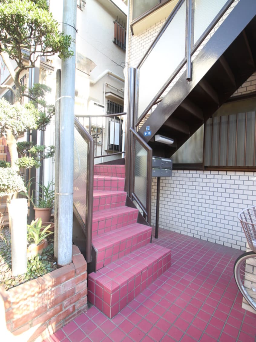 エントランス部分 バ－ドハイツ