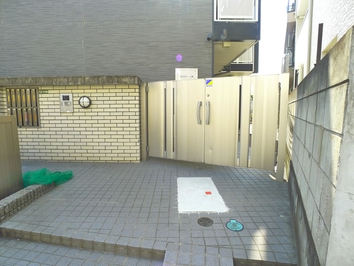 エントランス部分 レオパレスSHISUI　A棟