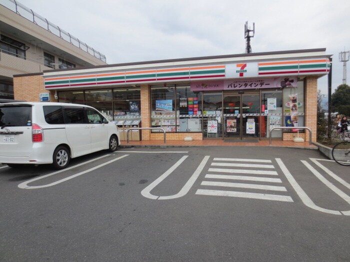 セブンイレブン 秦野戸川店(コンビニ)まで129m ロイヤルタウンB