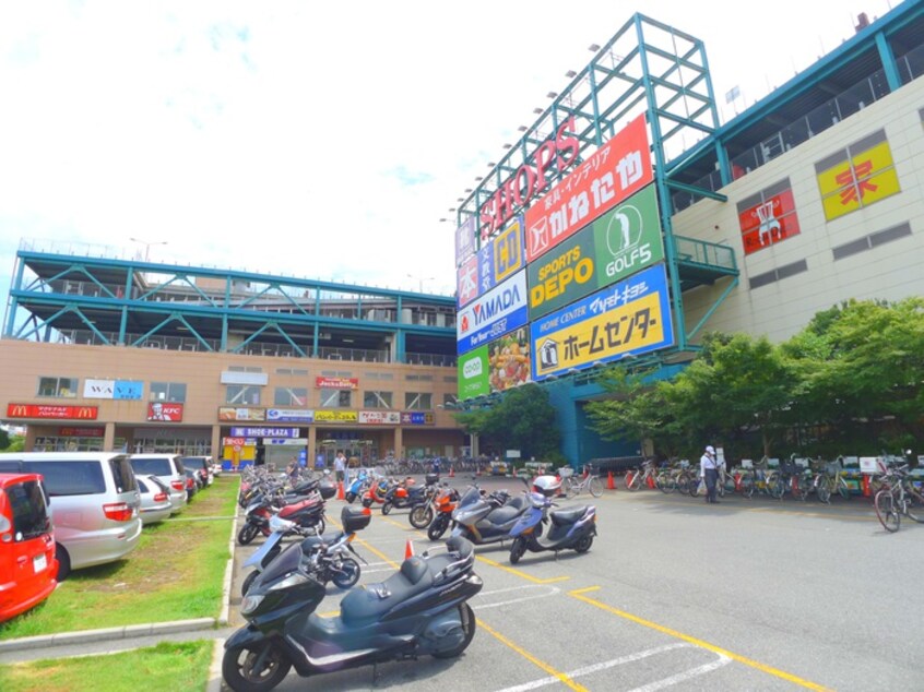 SHOPS(ショッピングセンター/アウトレットモール)まで1300m ルックハイム原木