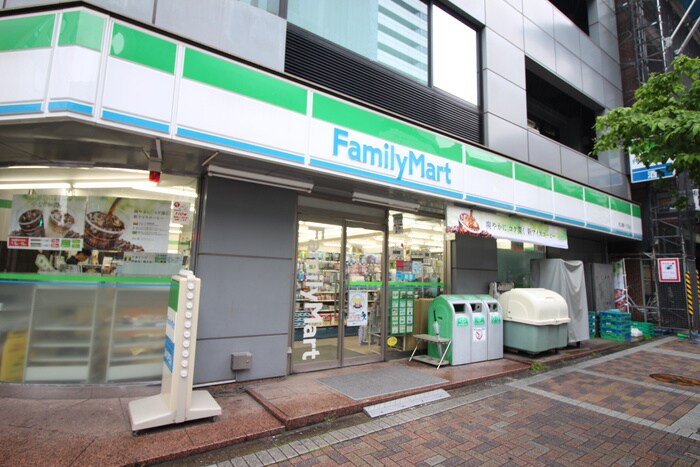 ファミリーマート芝公園一丁目店(コンビニ)まで137m レジディア芝大門Ⅱ