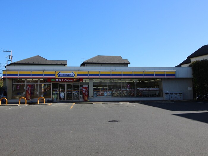 ミニストップ　足立鹿浜店(コンビニ)まで170m プルミエール