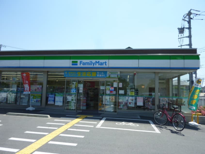 ファミリーマート飯能加治小学校前店(コンビニ)まで308m 木もれ陽ハウス