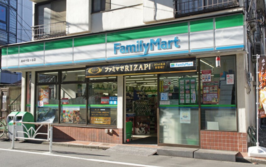 ファミリーマート柴崎千駄ヶ谷店(コンビニ)まで450m アーバネックス原宿