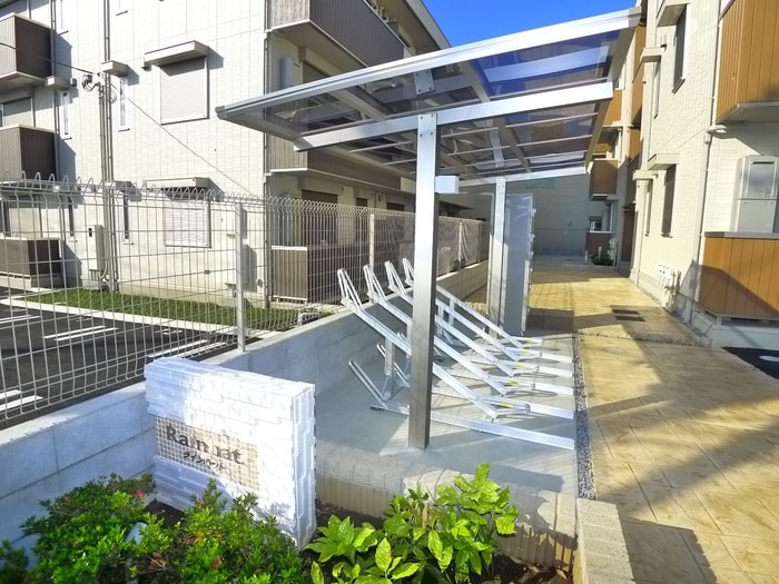 駐輪場 ラインハット