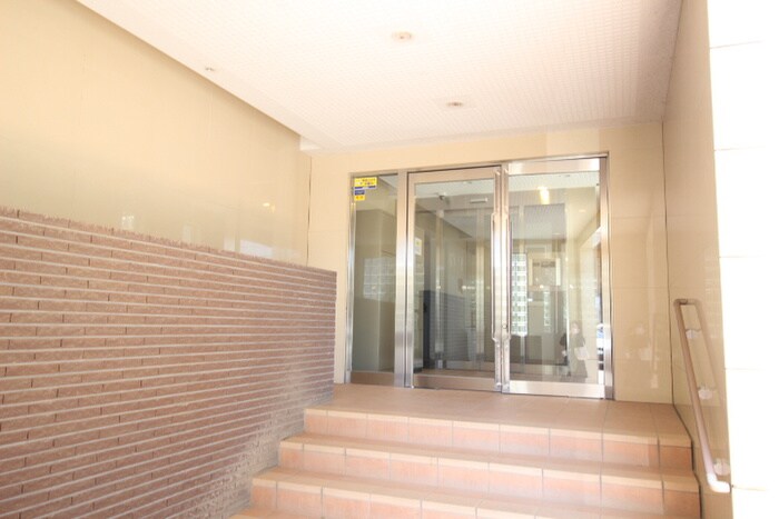 エントランス部分 ガ－デンコ－ト浦和東