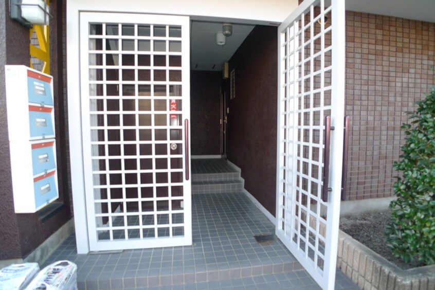 エントランス部分 パティオ緑町１号棟