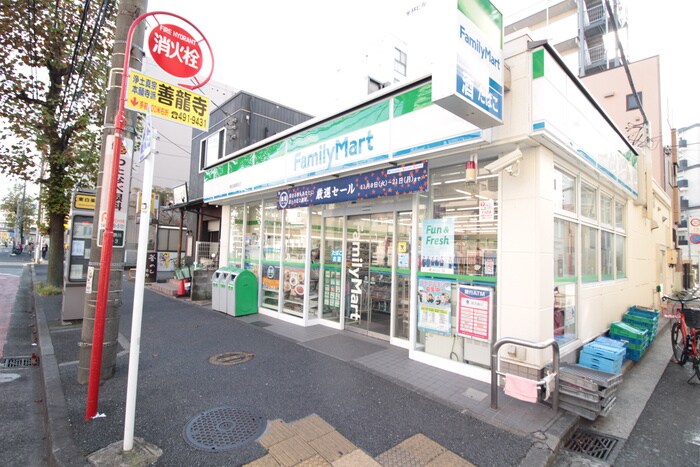 ファミリーマート東白楽駅前店(コンビニ)まで158m イ－ストハクラクヒルズＡ