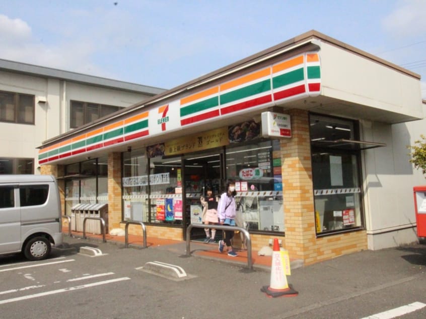 セブンイレブン町田小川2丁目店(コンビニ)まで633m ビスコンティ成瀬