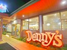 デニーズ(その他飲食（ファミレスなど）)まで85m 岡田ビル