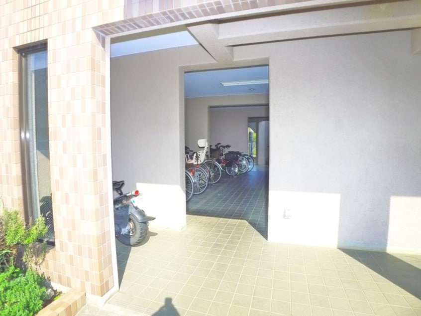 駐輪場 ﾌｧﾐｰﾕ緑が丘