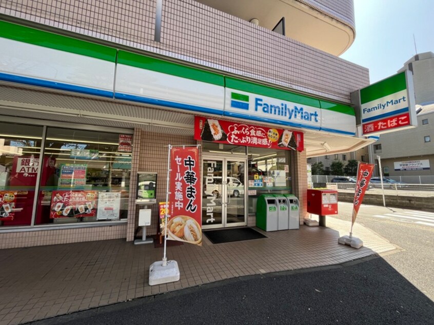 ファミリーマート都筑富士見が丘店(コンビニ)まで617m グランノア港北の丘13番館(102)