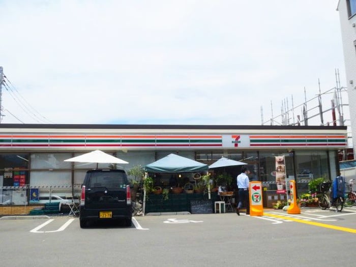 セブンイレブン世田谷弦巻１丁目店(コンビニ)まで258m ペイジ弦巻