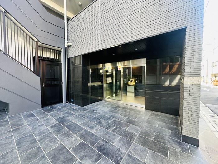 エントランス部分 ﾌﾟﾚｻﾝｽﾌﾞﾙｰﾑ浅草