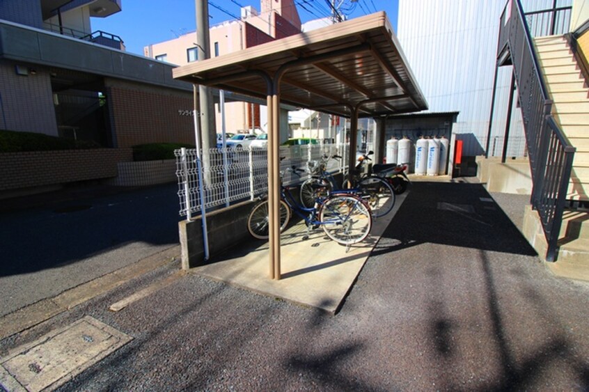 駐輪場 アルカディア