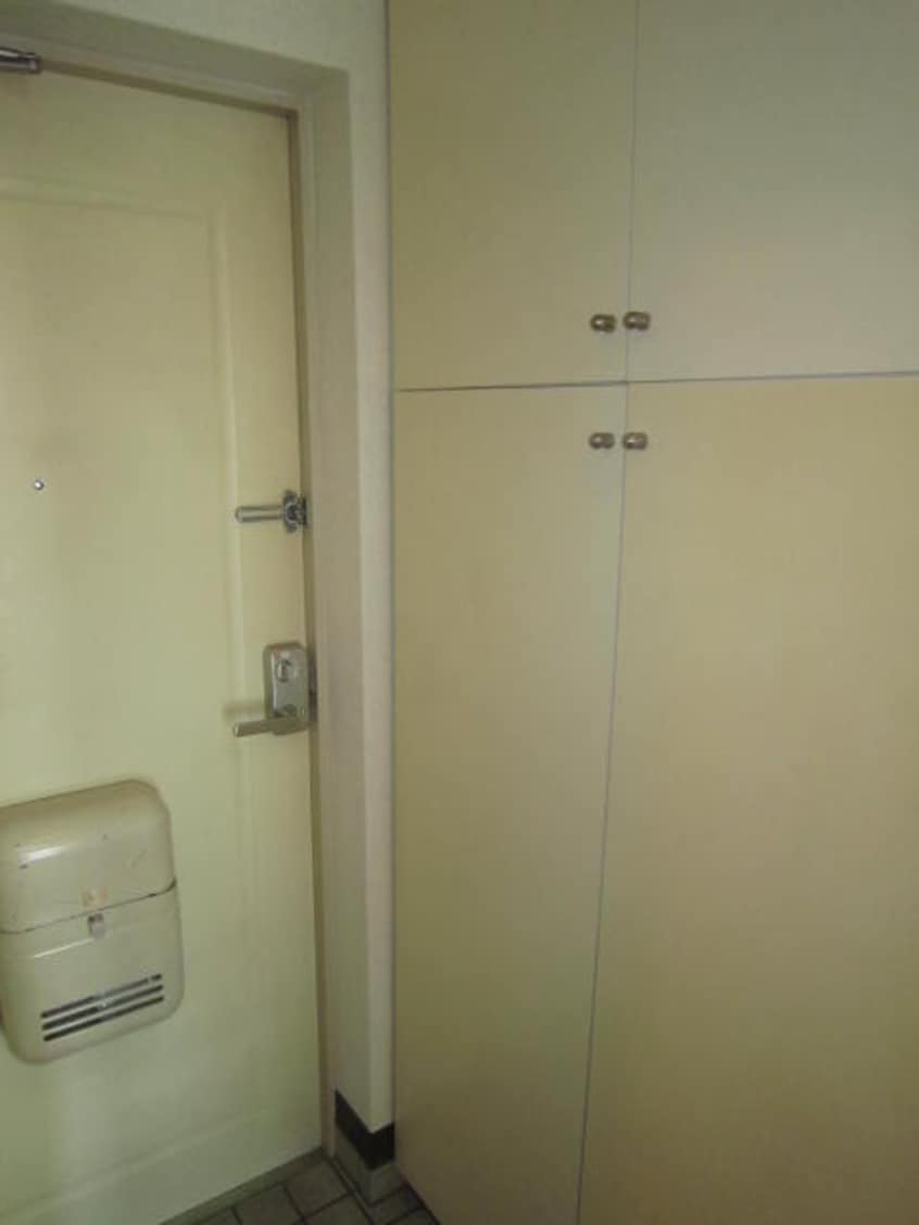 玄関 ロイヤル・ハイネス(206)