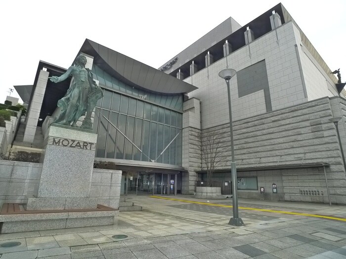 シンフォニーヒルズ(美術館/博物館)まで92m ＰＬＵＳ　ＨＯＵＳＥ