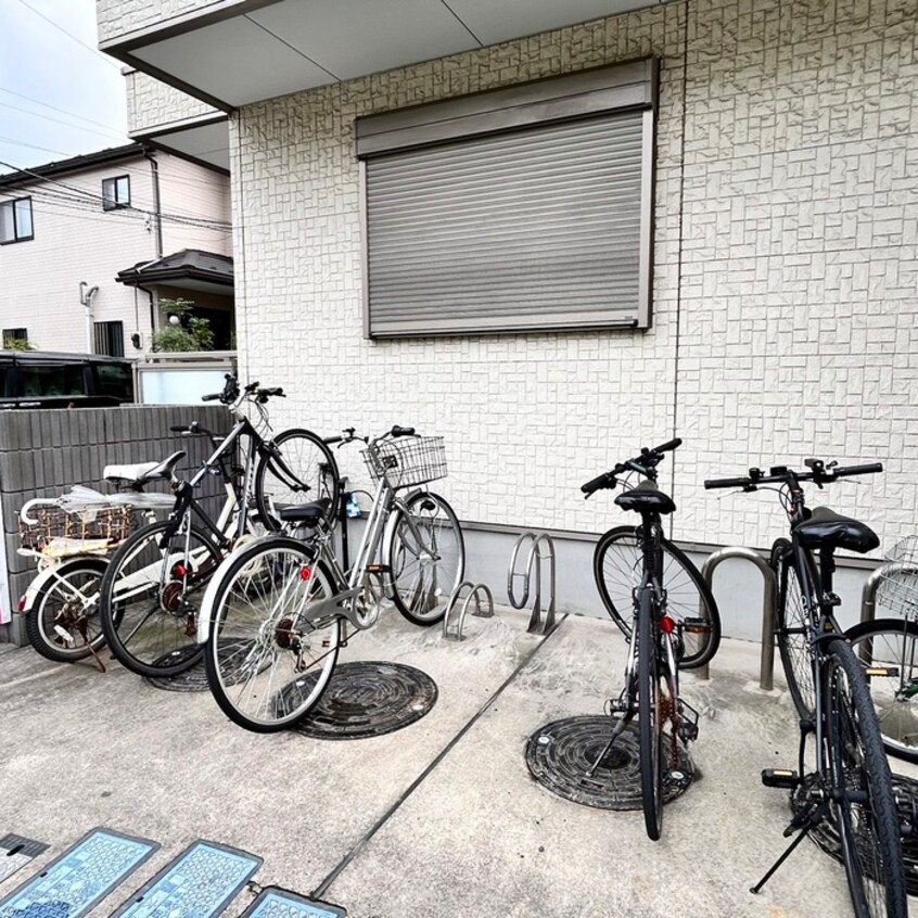 駐輪場 シモンズ