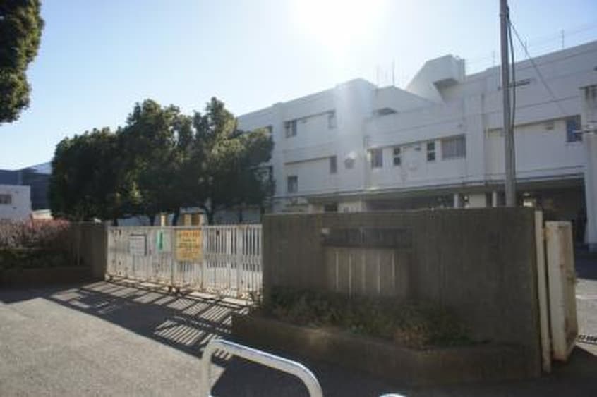 調布市立国領小学校(小学校)まで500m リバーサイド菊野台