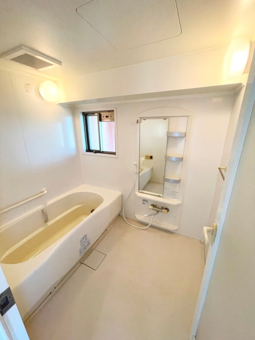 バス／シャワールーム等 プレシャスイ－スト