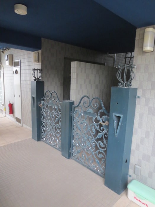 玄関 ラトゥ－ルレジュモ－