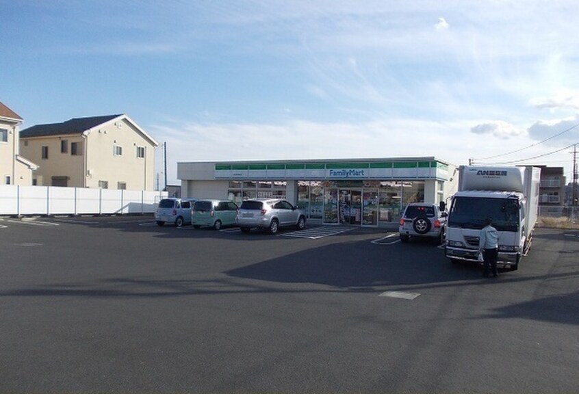 ファミリーマート小田原新屋店(コンビニ)まで274m ラルジュＢ