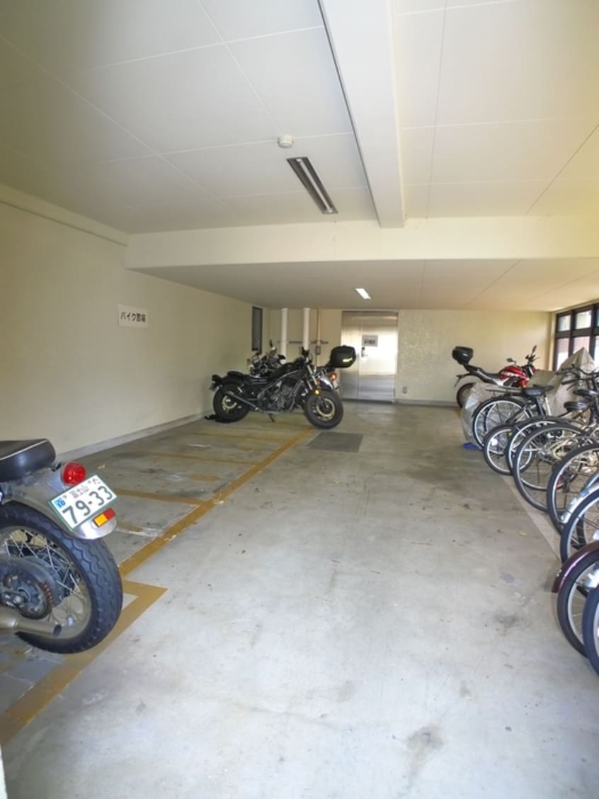 バイク置き場 グランピーノ妙典
