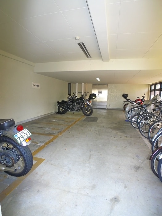 バイク置き場 グランピーノ妙典