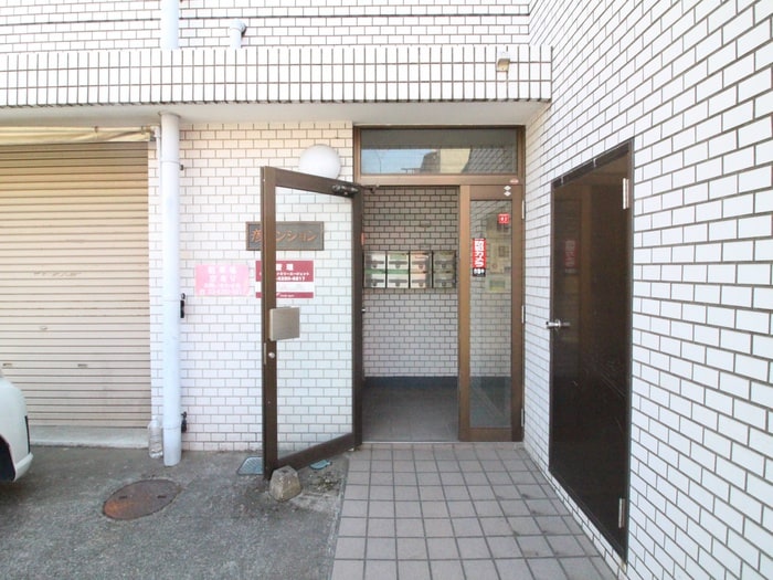 エントランス部分 彦マンション