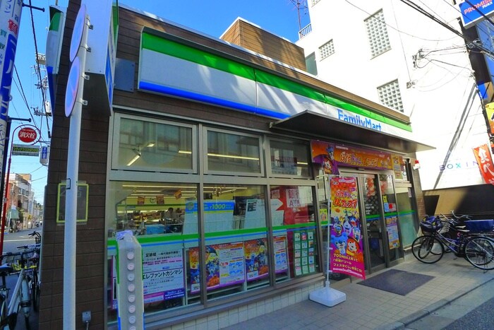 ファミリーマート　ひばりヶ丘一丁目店(コンビニ)まで321m ＫＩ．ＶＩＬＬＡ