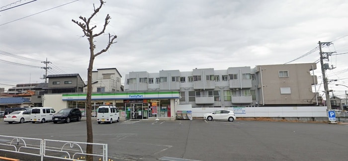 ファミリーマート羽村小作坂上店(コンビニ)まで128m ラフィナート