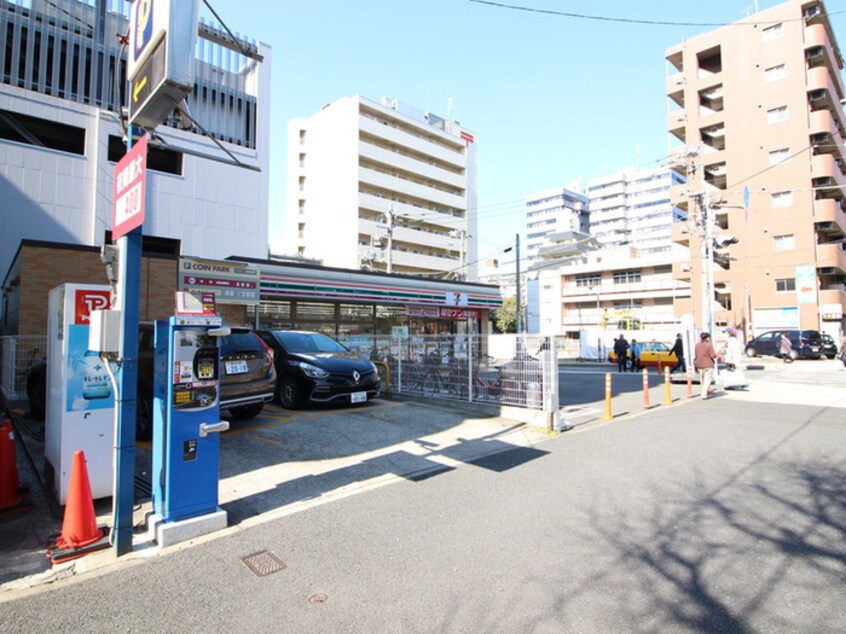 セブンイレブン　弥生町３丁目店(コンビニ)まで90m ﾆｭ-ﾗｲﾌ横浜大通り公園(705)