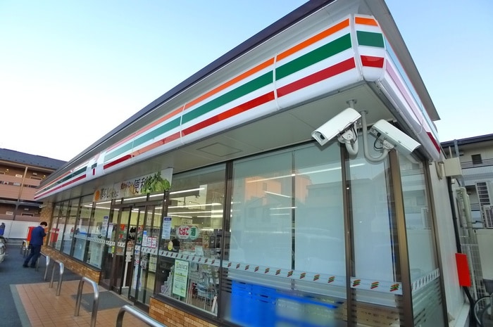 セブンイレブン(コンビニ)まで495m 公園通り１号館わんわん