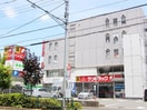サンドラッグ(ドラッグストア)まで150m ソレアードB棟