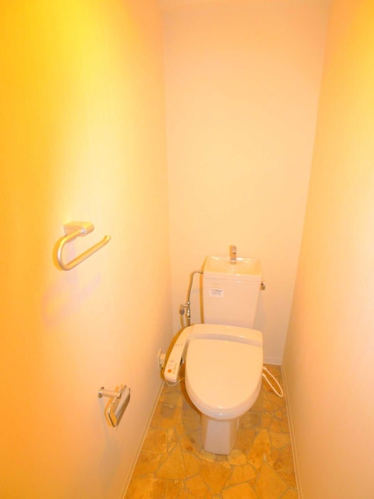 トイレ アンジュフロ－リア