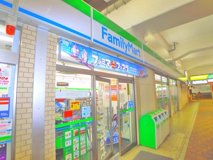 ファミリーマート(コンビニ)まで150m アンジュフロ－リア