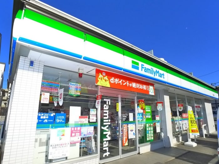 ファミリーマート(コンビニ)まで106m ベルメゾン．カワノ