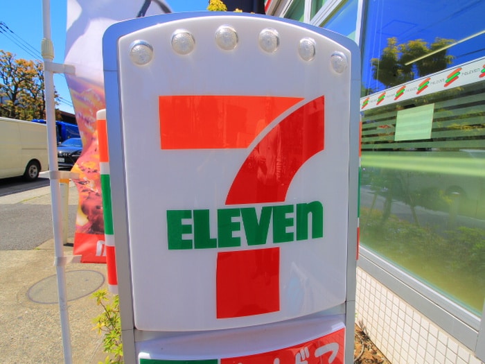 セブンイレブン 練馬小竹町交番前店(コンビニ)まで75m ﾗｲｵﾝｽﾞﾏﾝｼｮﾝ江古田第2（308）