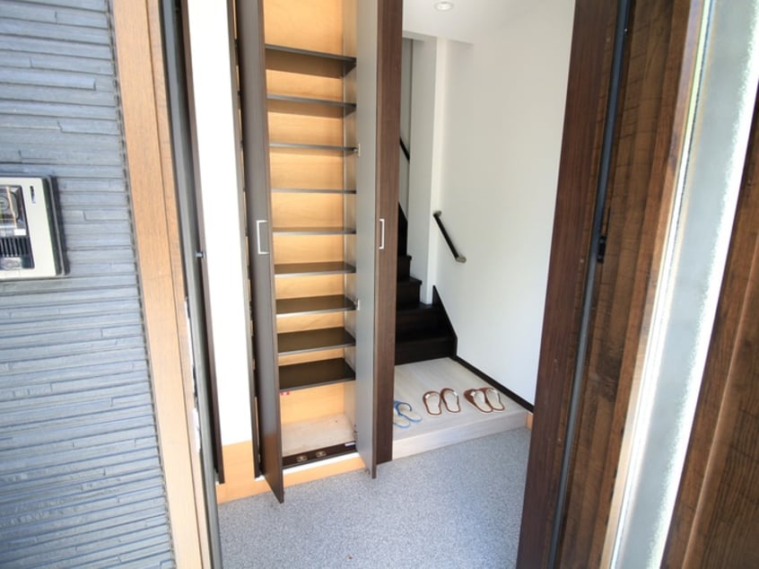 玄関 葉山ガレージハウス