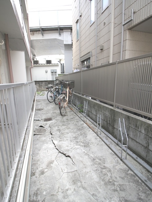 駐輪場 不二ハイツ