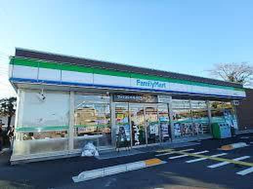 ファミリーマート(コンビニ)まで230m ジャルディ－ノ